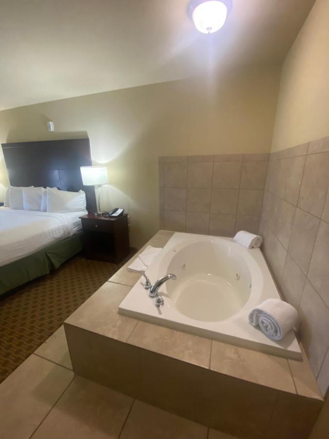 Cobblestone Hotel & Suites - Broken Bow Eksteriør billede